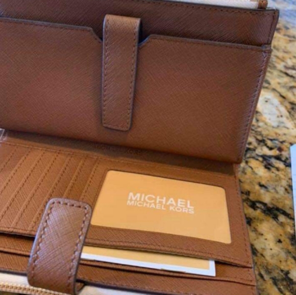 Michael Kors "Jet Pack" - Picture 3 of 3